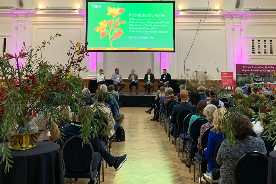 The industry panel, consisting of&nbsp;Melanie Asker (Greenwood Plants), Chris Young (landscape designer), Stephen Godfrey (Jiffy) and Mike Burks (The Gardens Group), discussed five pre-arranged questions and took questions from the audience related to the industry&rsquo;s transition to peat-free