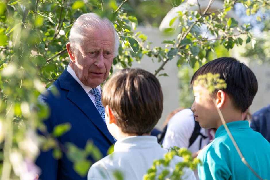The King chats to children at RHS Chelsea 2024